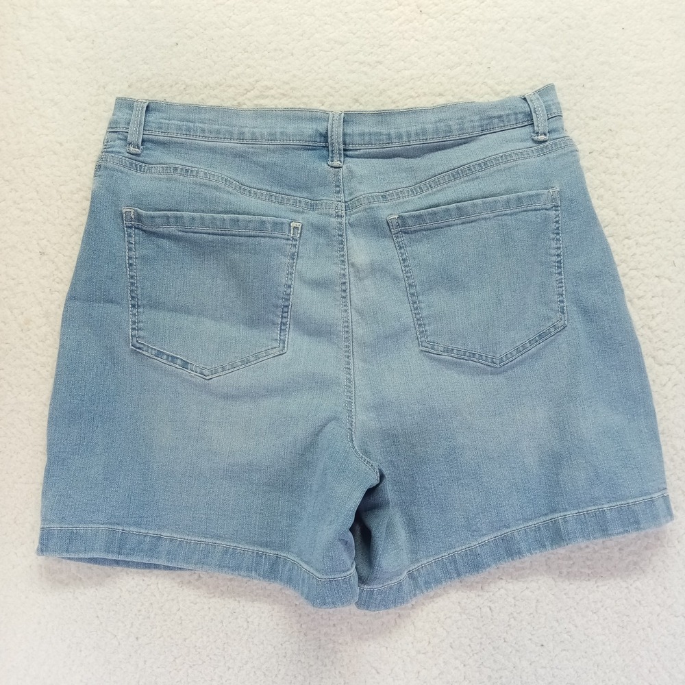 Gloria Vanderbilt Amanda Floral Embroidered Denim Shorts Light Wash Blue Size 14 - Picture 2 of 10